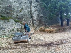 … Sauveur les acheminant vers le local Elzéar